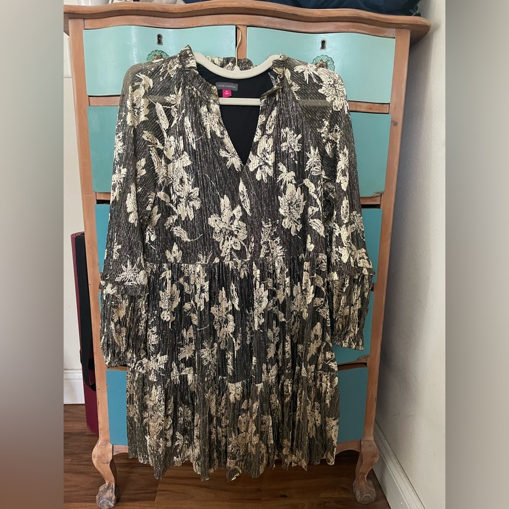 Vince Camuto sparkle shine long sleeve holiday new years Floral Black gold Dress